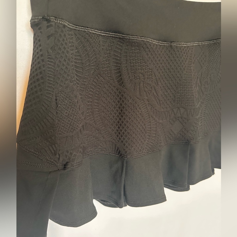 Trina Turk Recreation Black Laser Cut Pleated Athletic Skort Skirt Size Medium - Picture 2 of 8